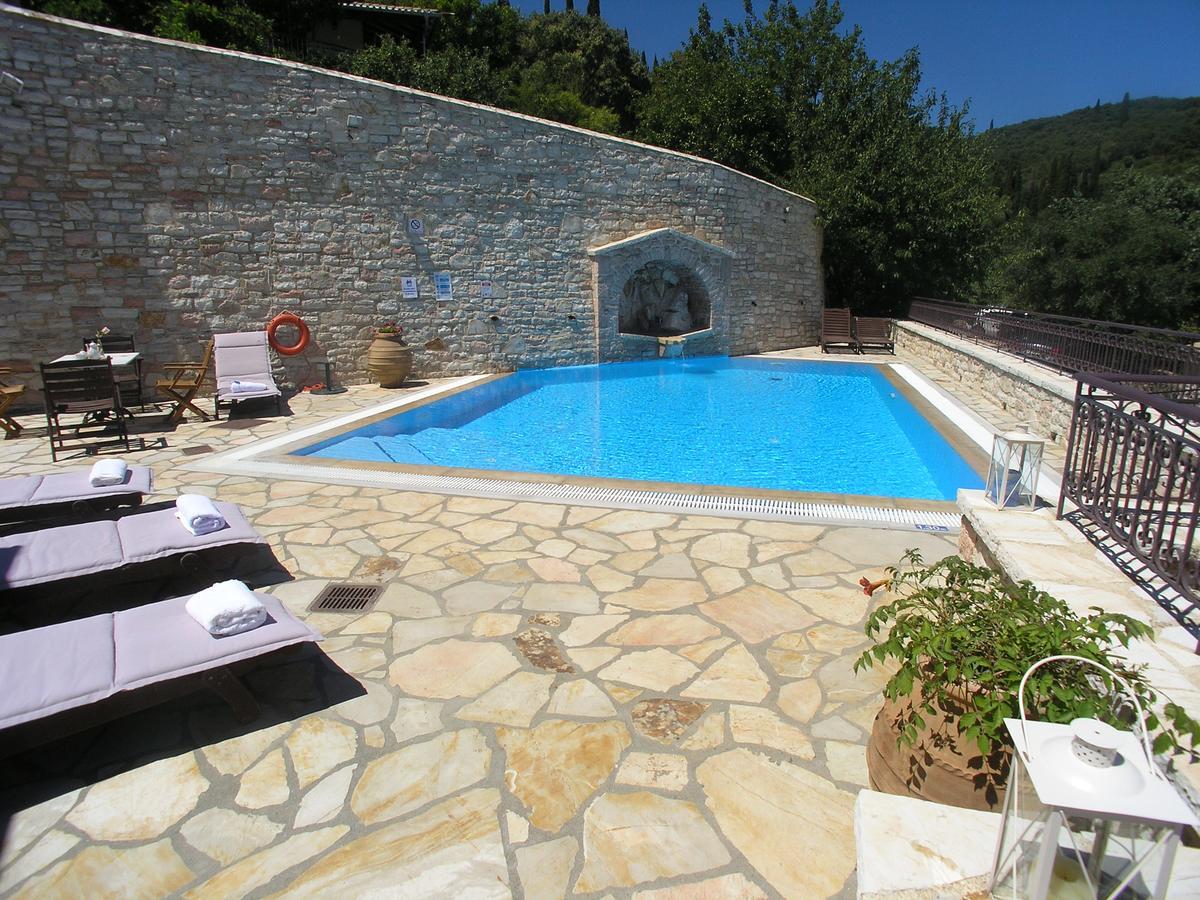 Traditional Stone Olympia Viggla